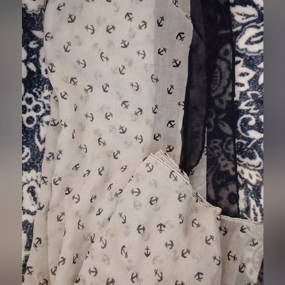 Very pretty Sheer anchor design scarf 6x2.5 - Picture 3 of 4